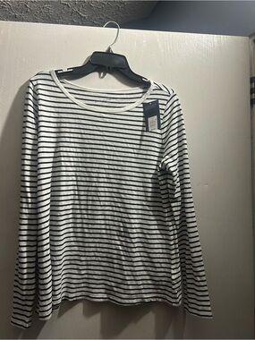 Universal Thread women Long-Sleeve Striped Crewneck Shirt - White & Black